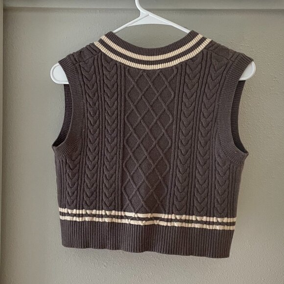 NWOT Cider Brown Contrast Cable Knit Sweater Vest Teddy Bear Logo - Picture 2 of 9